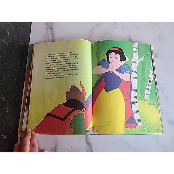 Mouse Works Hardcover Classics- Walt Disney’s Snow White And The Seven Dwarfs - Picture 5 of 10
